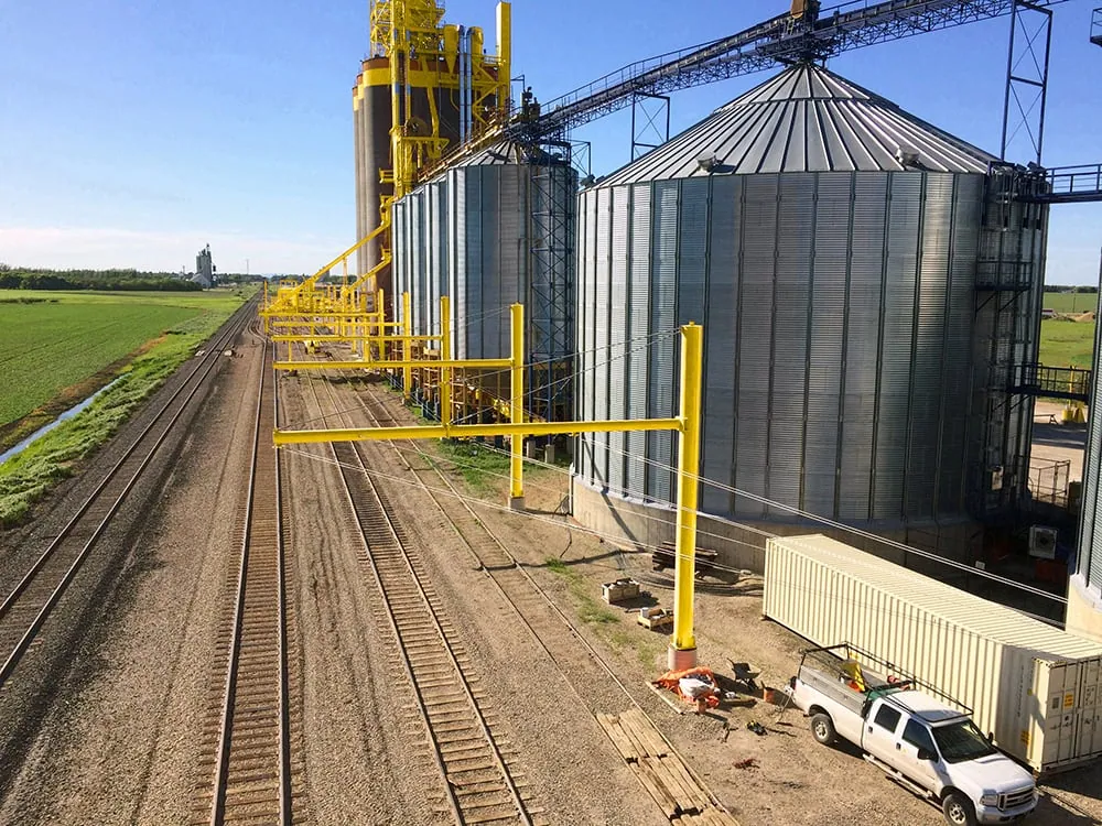 Grain elevator and rail loadout with fall protection