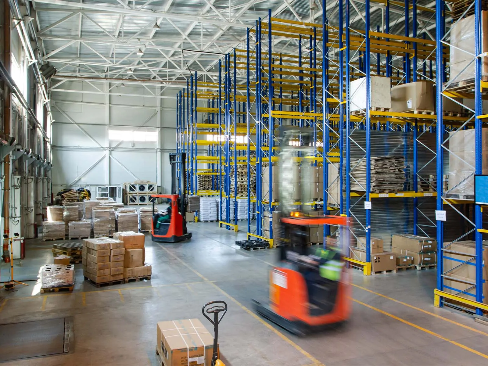 Fall protection system designed for maintenance work in shopping and retail environments